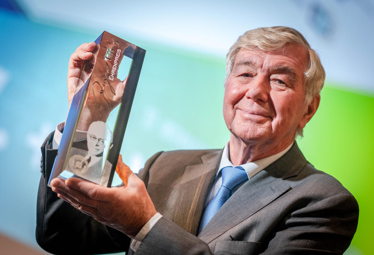 XENON founder receives the August Horch Award