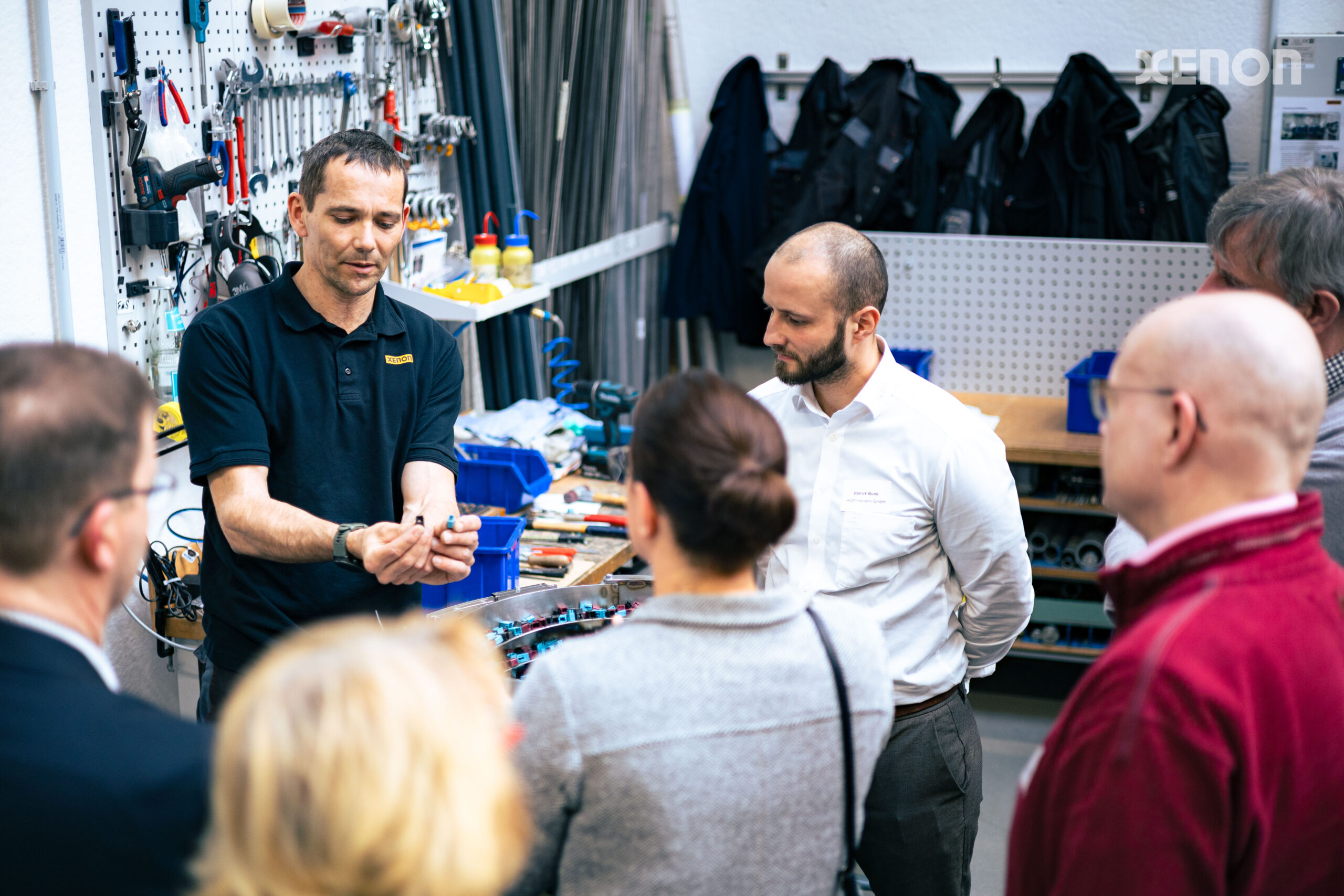 gerald-quecke-presenting-products